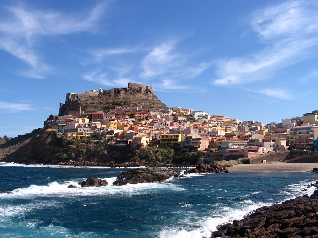 Castelsardo — hrad na skalním ostrohu